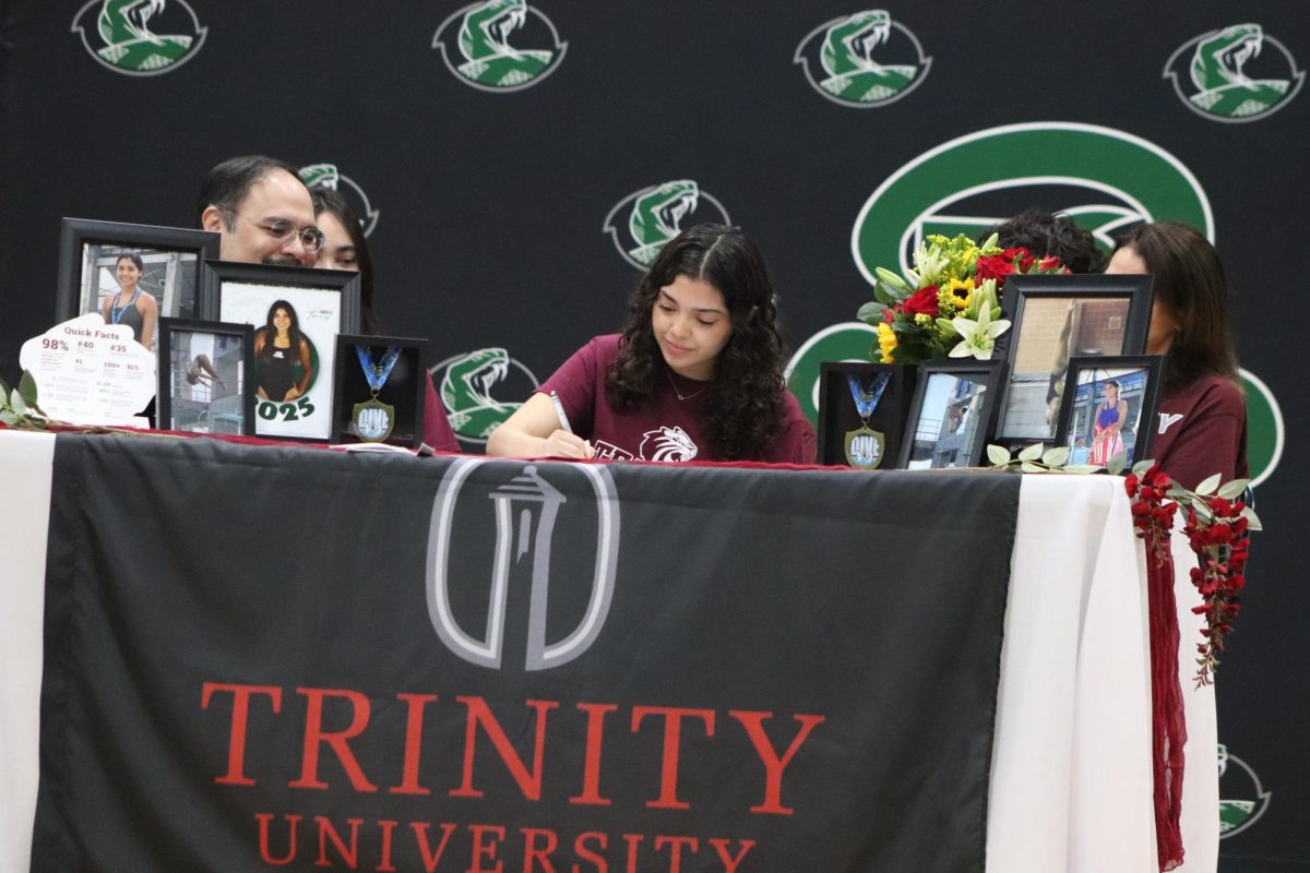 Andie Torres signed with Trinity University to continue her Diving career.
